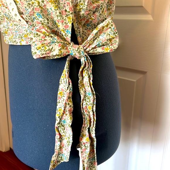 Boutique faux Wrap Floral Embroidered top - Picture 6 of 12